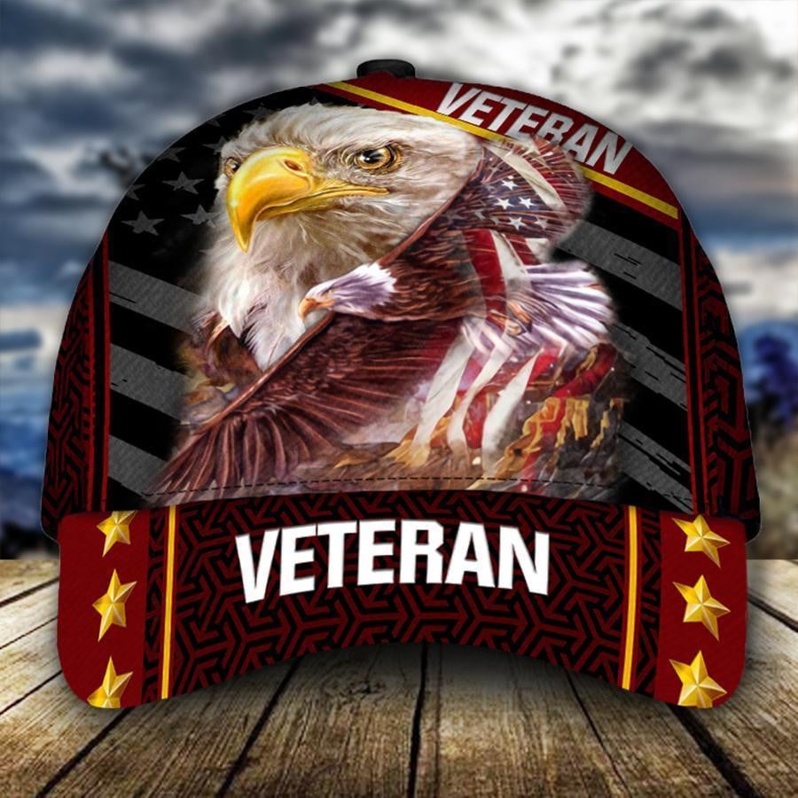 Eagle With American Flag Wings Flying USA Flag Veteran Classic Cap