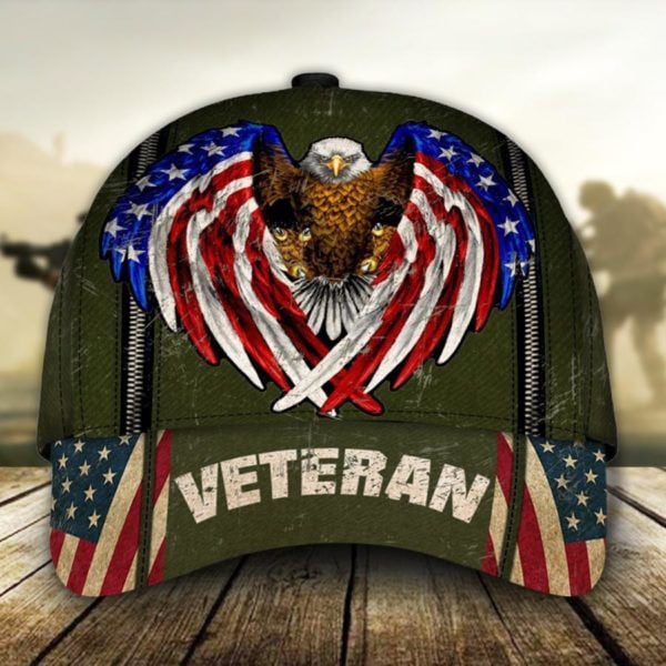 Eagle With American Flag Wings USA Flag Veterans Day Classic Cap